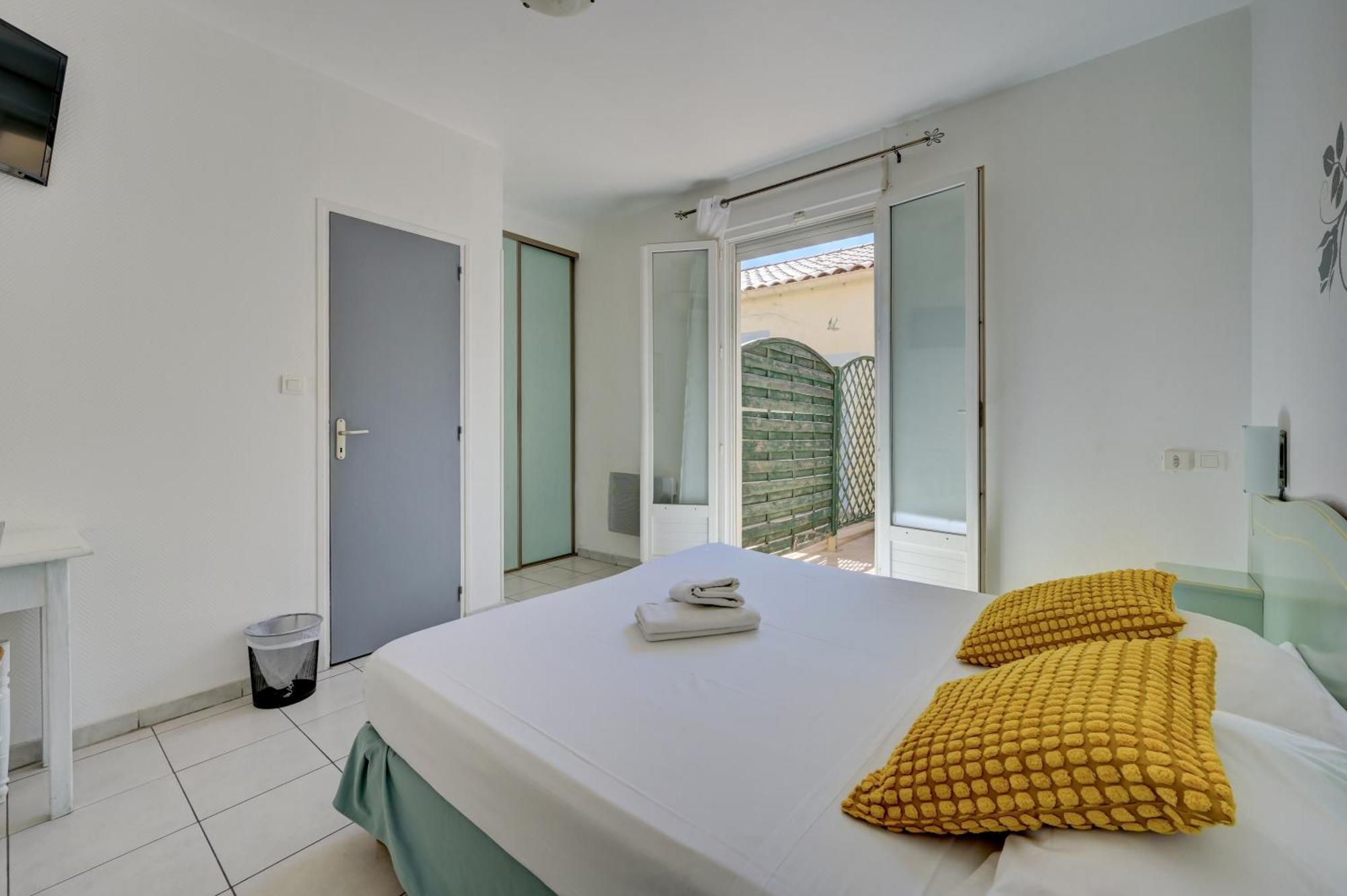 Hotel Camille Saintes-Maries-de-la-Mer Kültér fotó